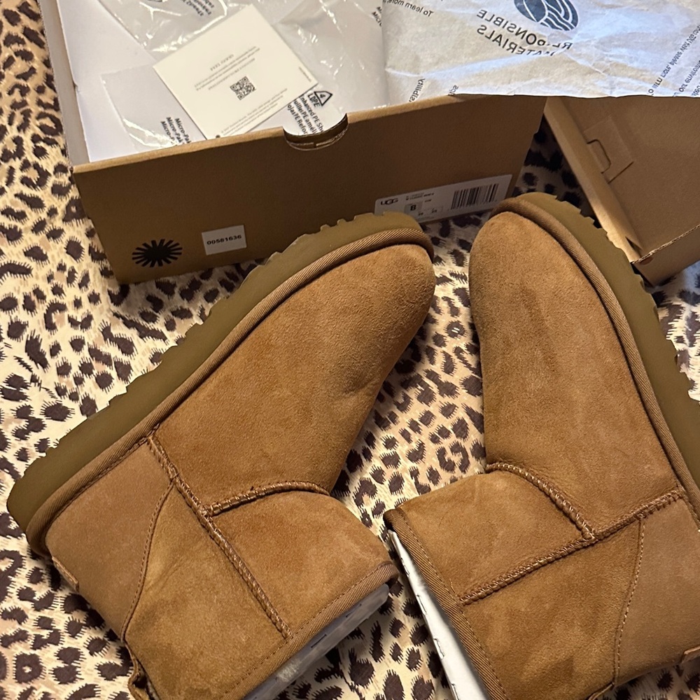 UGG Classic mini II chestnut Ankle Boots
New in box - Picture 6 of 8